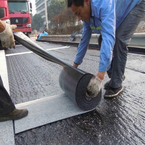 道路抗裂贴 高速公路与城市道路的“白改黑”利器，沥青自粘式抗裂贴全方位解析