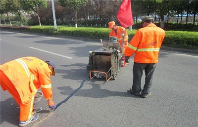 抗裂贴 道路养护中的隐形守护者